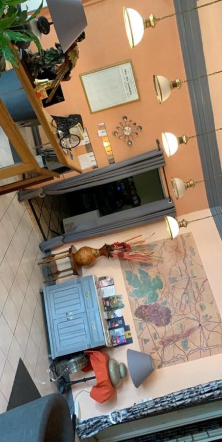 Hotel Restaurant Les Templiers Montbard Exterior foto